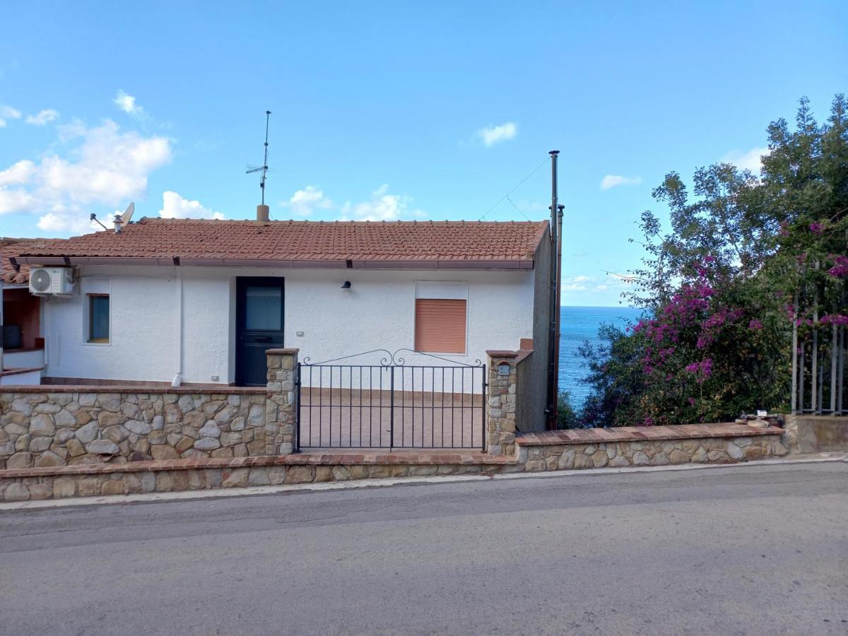Sea Sound House Villa Sant'Ambrogio  Exteriör bild